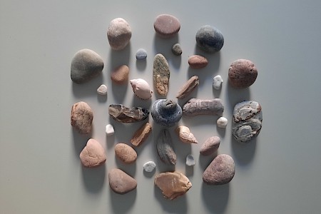 Mandala made of stones and shells.
Rosine Lambin, 2022